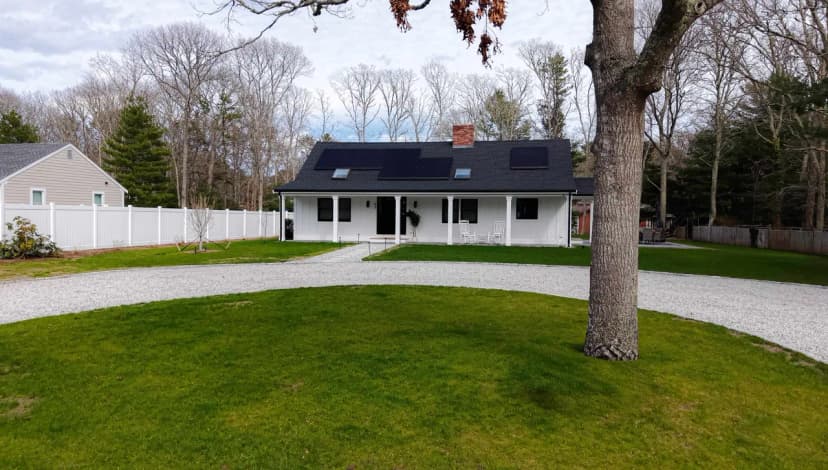 Coastal Retreat: Game Room, BBQ, Fire Pit & Beach Nearby! 