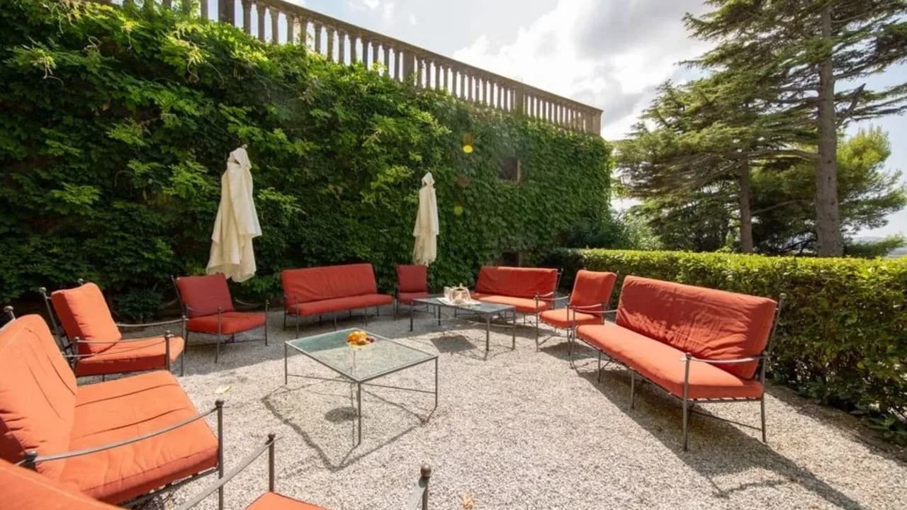 Grand Historic Castle With Private Gardens photo 4
