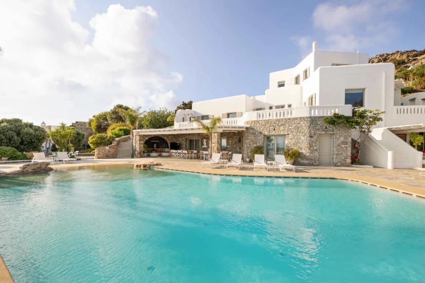 Autonomous Luxury Estate With Panoramic Views