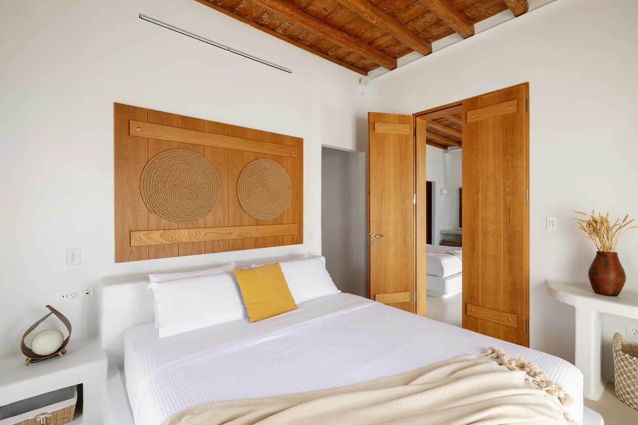Autonomous Luxury Estate With Panoramic Views photo 3