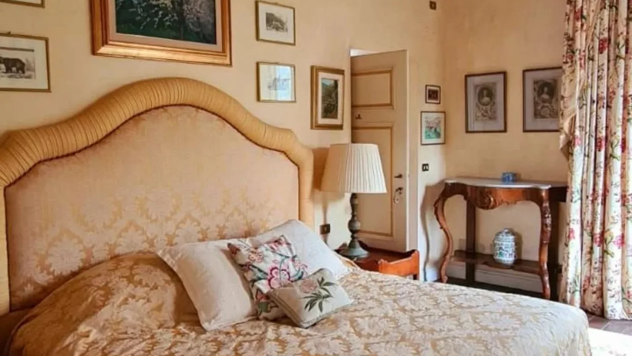 Historic Frescoed Villa Estate in Tuscany photo 3