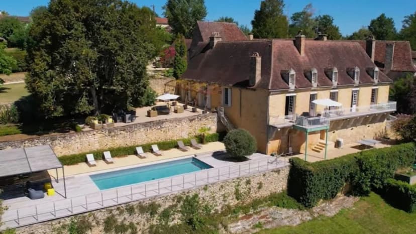 Peaceful Hamlet Manor With Views