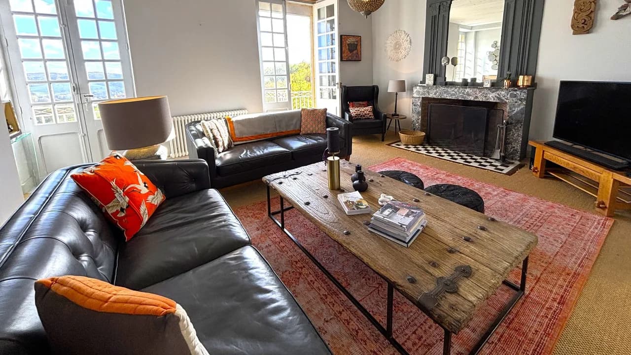 Peaceful Hamlet Manor With Views photo 2