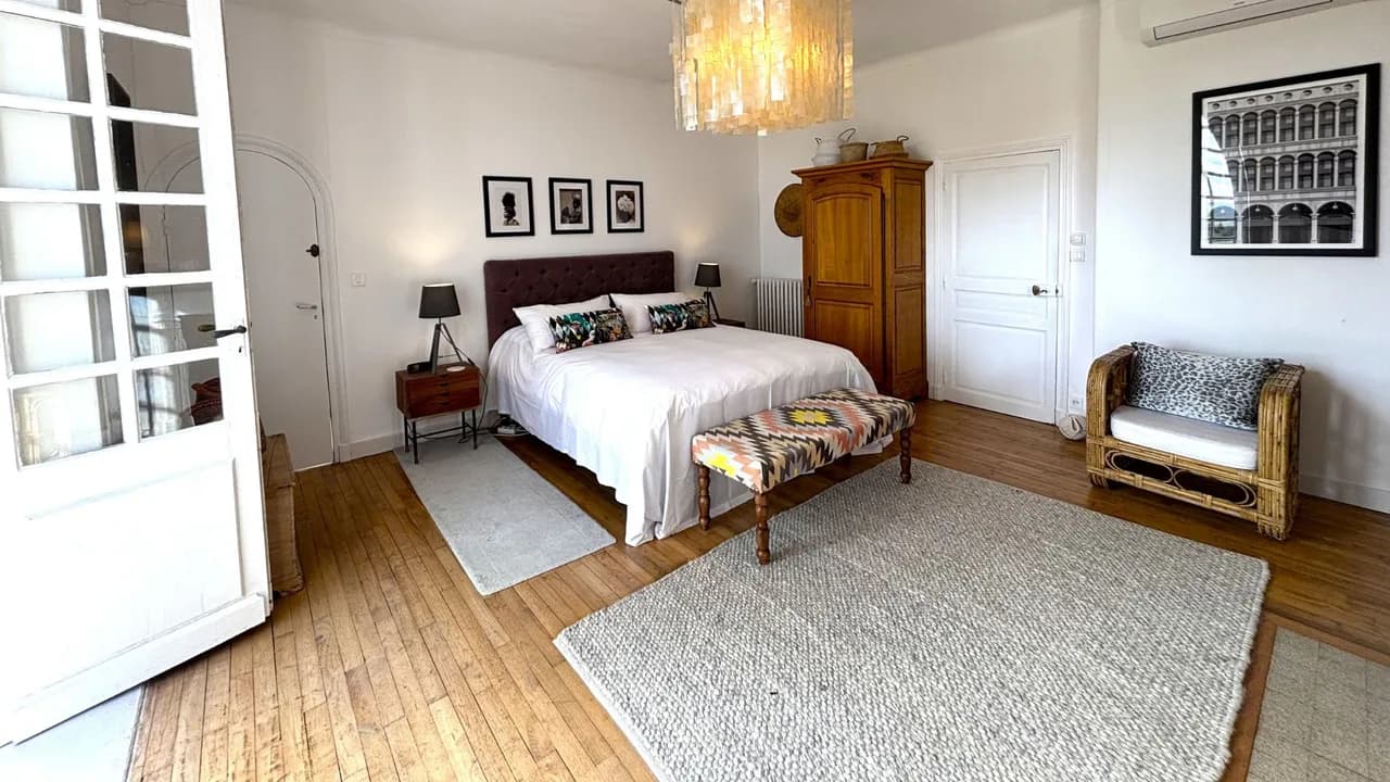 Peaceful Hamlet Manor With Views photo 3