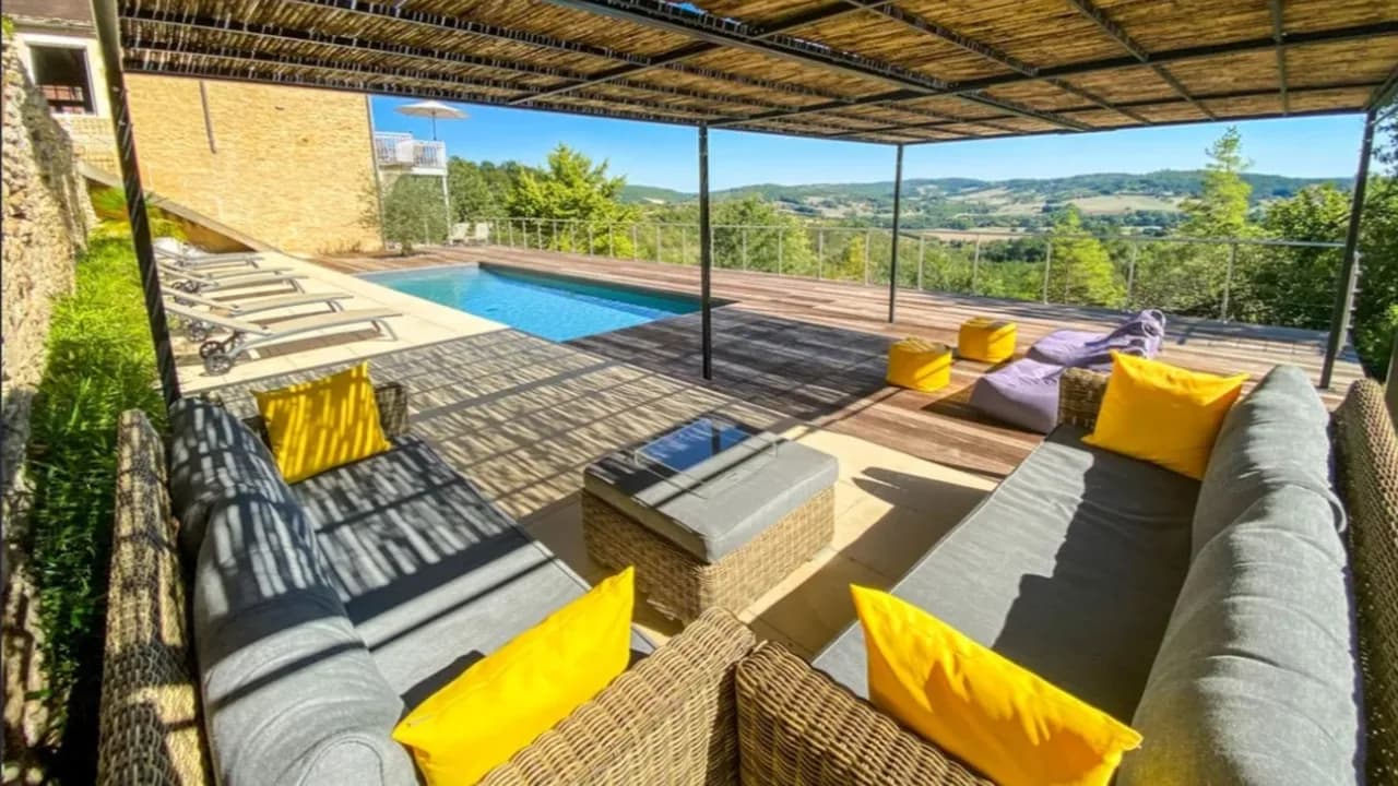 Peaceful Hamlet Manor With Views photo 5
