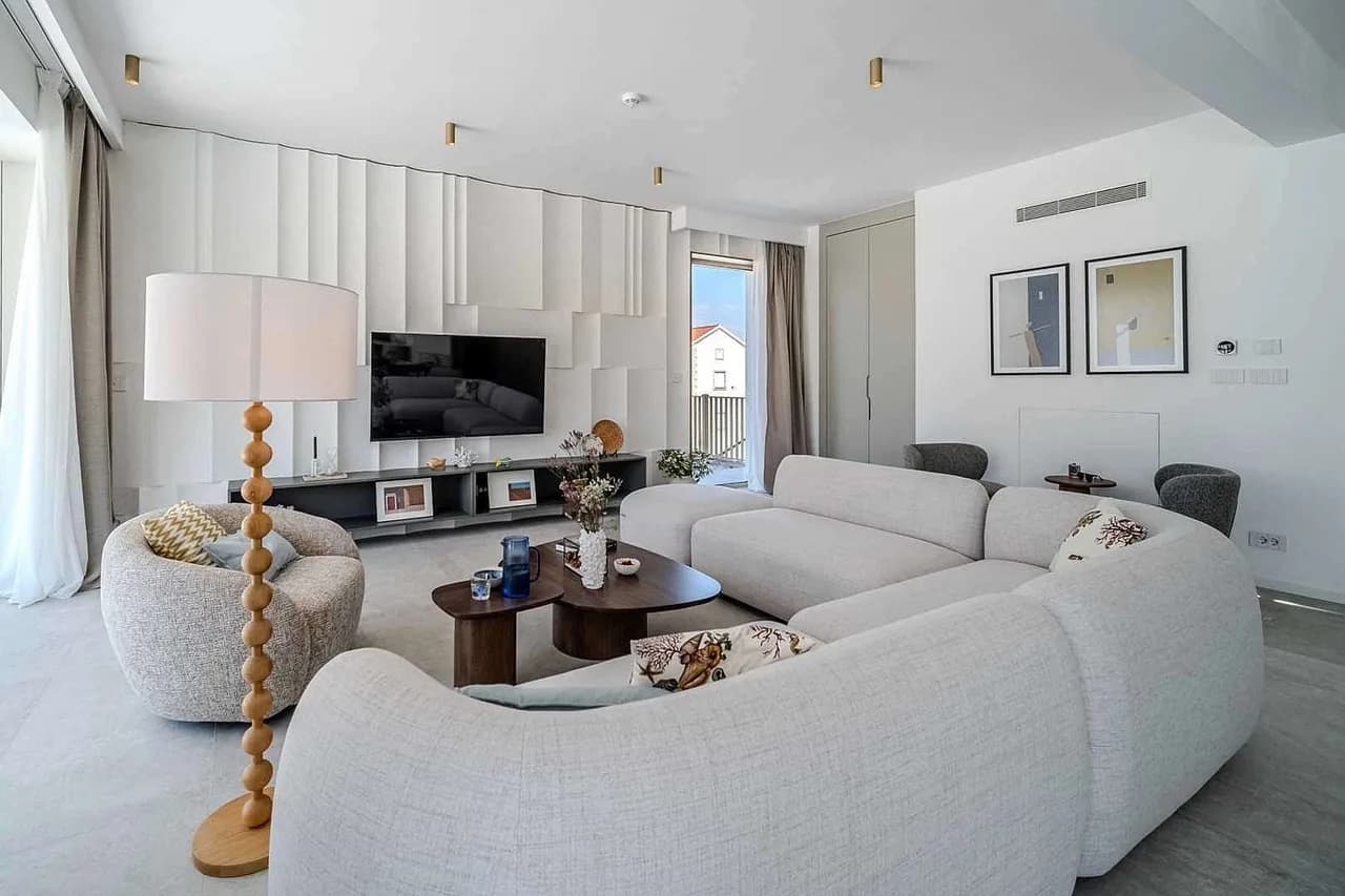 Refined Mediterranean Villa With Balconies photo 2