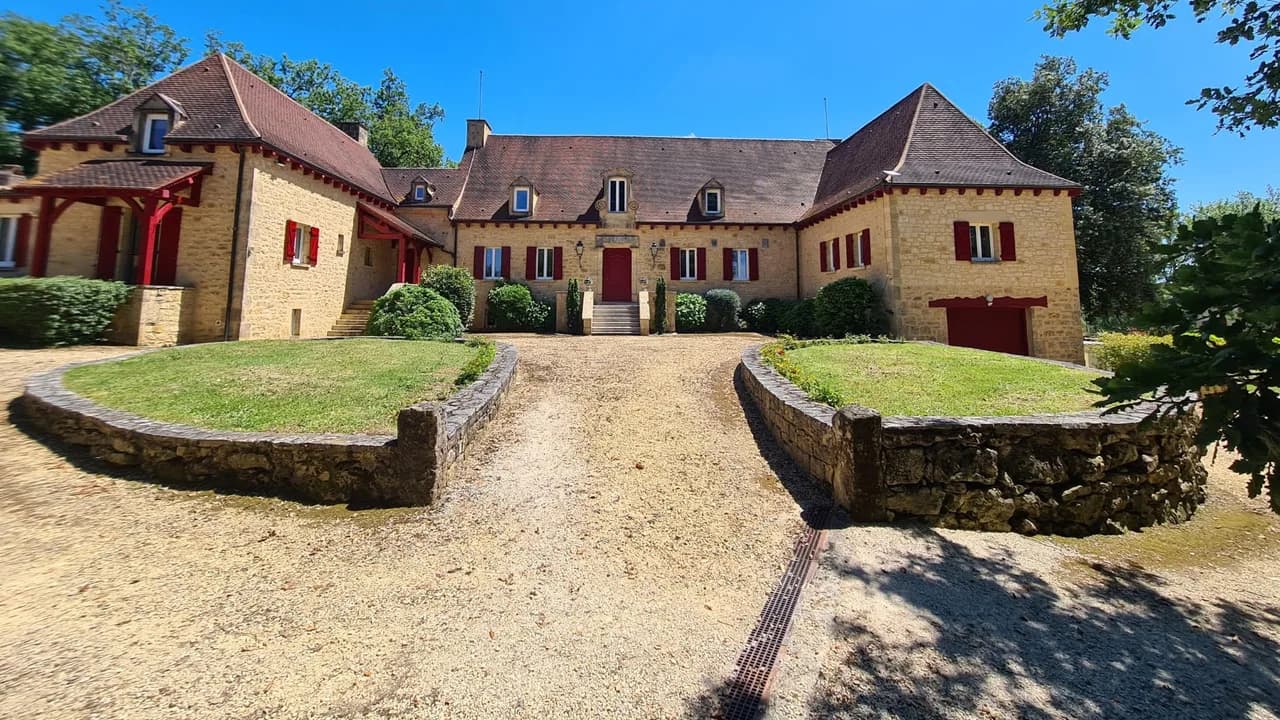 Panoramic Dordogne River Manor Retreat