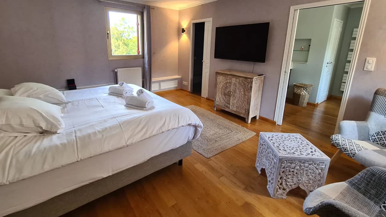 Panoramic Dordogne River Manor Retreat photo 3