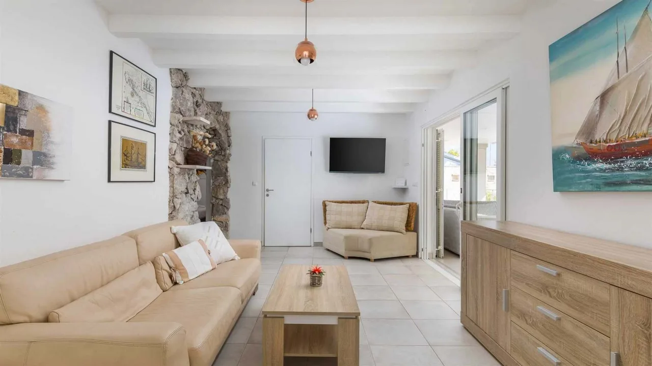 Bright Waterfront Villa With Balconies photo 2