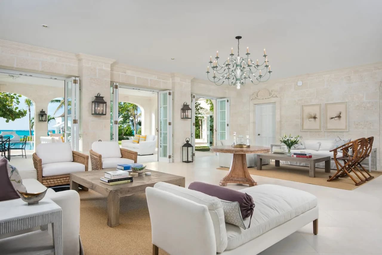 Beachfront Luxury Estate on Grace Bay photo 2