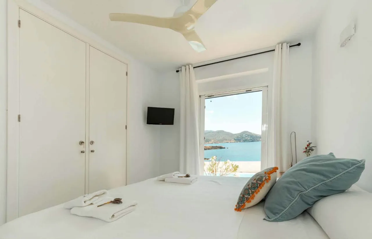 Tranquil Villa Overlooking Mediterranean Sunset photo 3