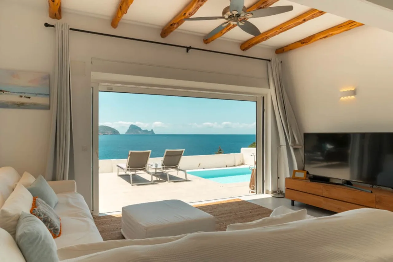 Tranquil Villa Overlooking Mediterranean Sunset photo 4