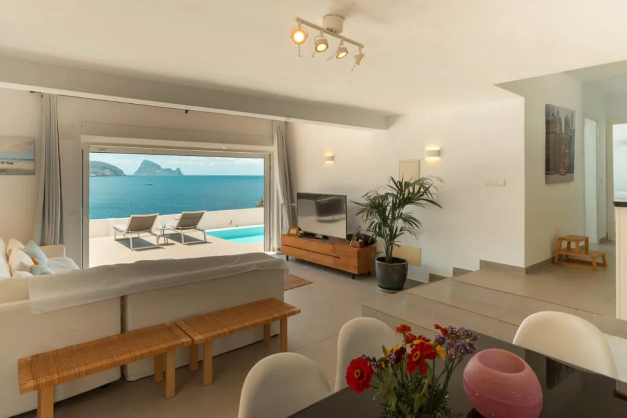 Tranquil Villa Overlooking Mediterranean Sunset photo 5