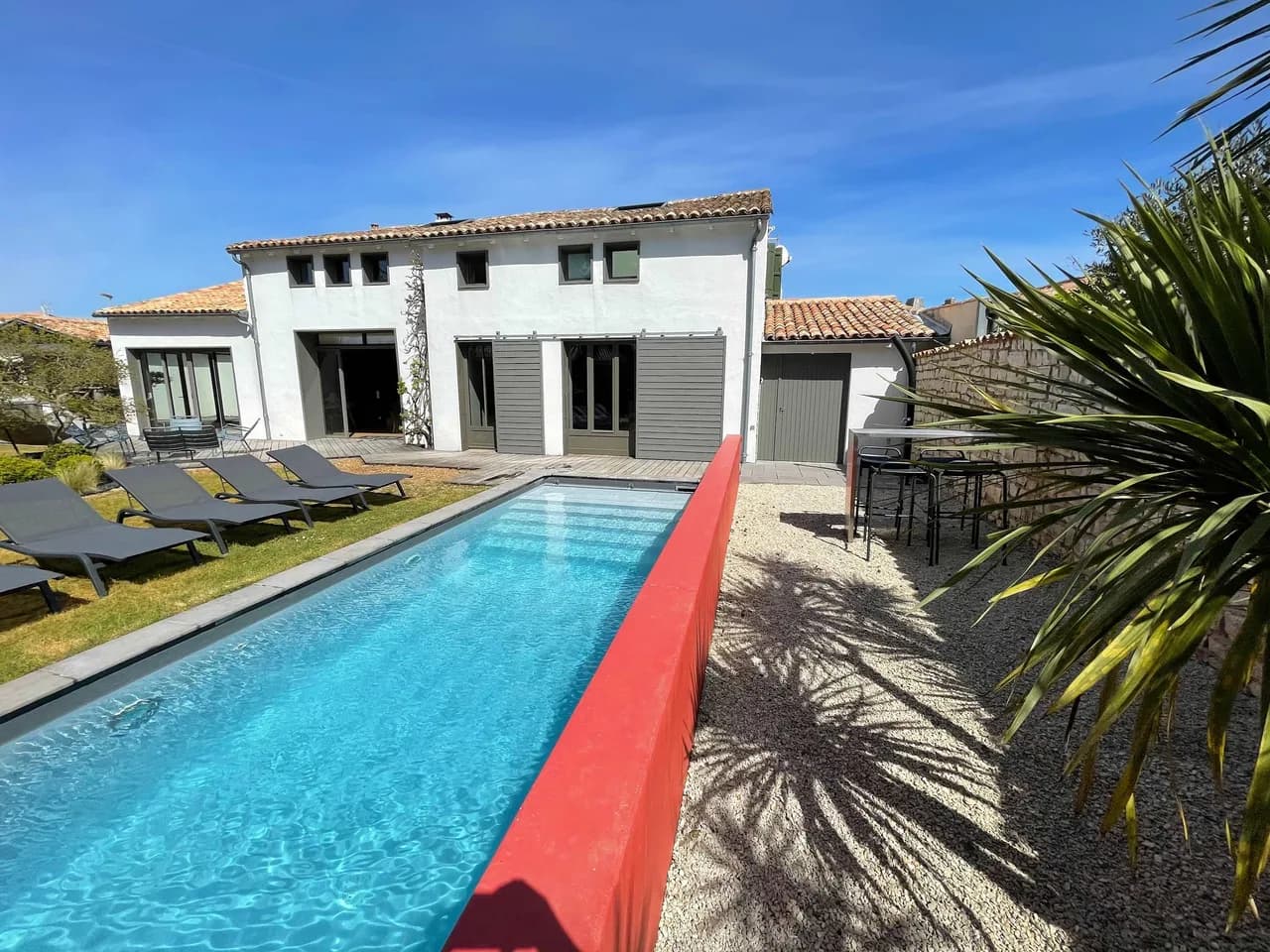 Central Île De Ré Pool Retreat