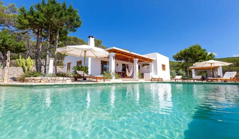 Rural Villa with Mountain and Sea Views