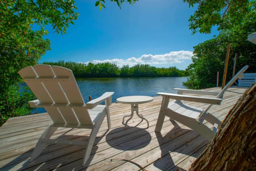 Charming 2 Bdr Canal-Front Escape in Rum Point