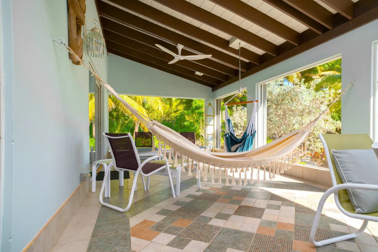 Canal-Front Two Bedroom Villa in Grand Cayman photo 3