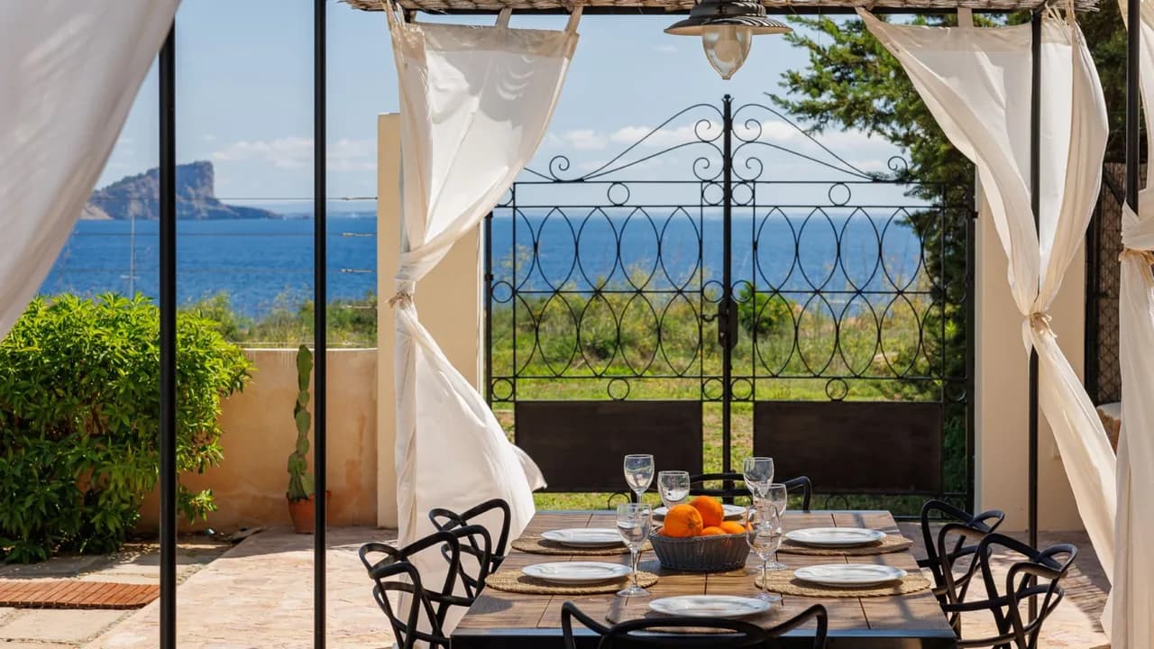 Coastal Family Villa With Pool photo 4