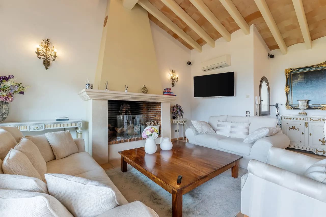 Refined Mediterranean Hideaway By The Sea photo 2