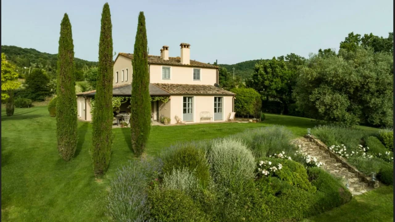 Elegant Villa Walk to Medieval Town photo 3