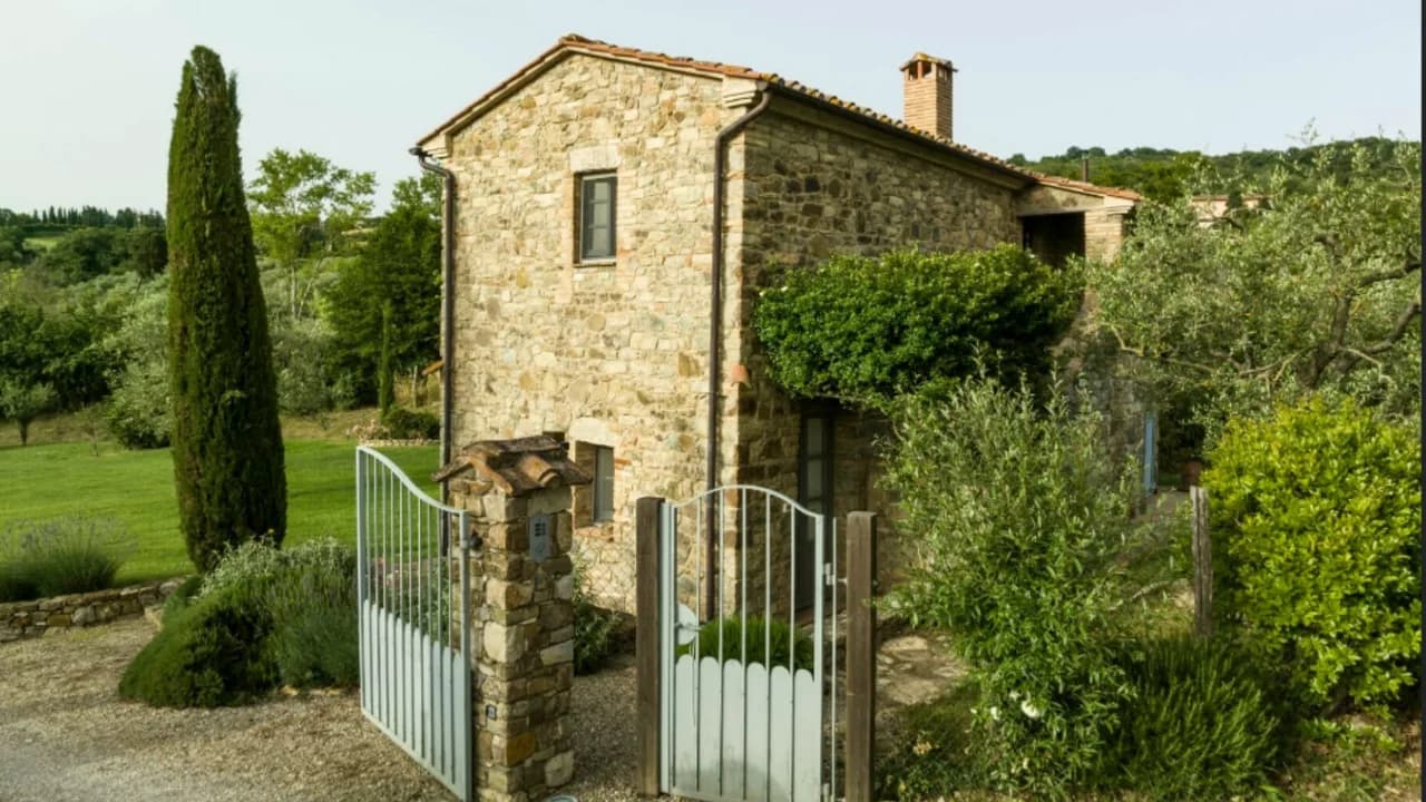 Elegant Villa Walk to Medieval Town photo 4