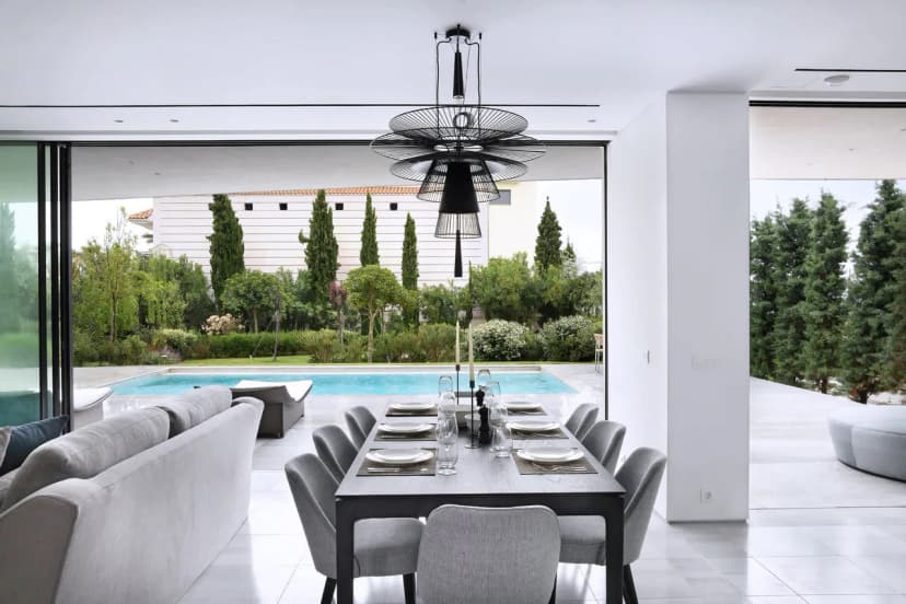 Contemporary Oceanfront Villa Stay