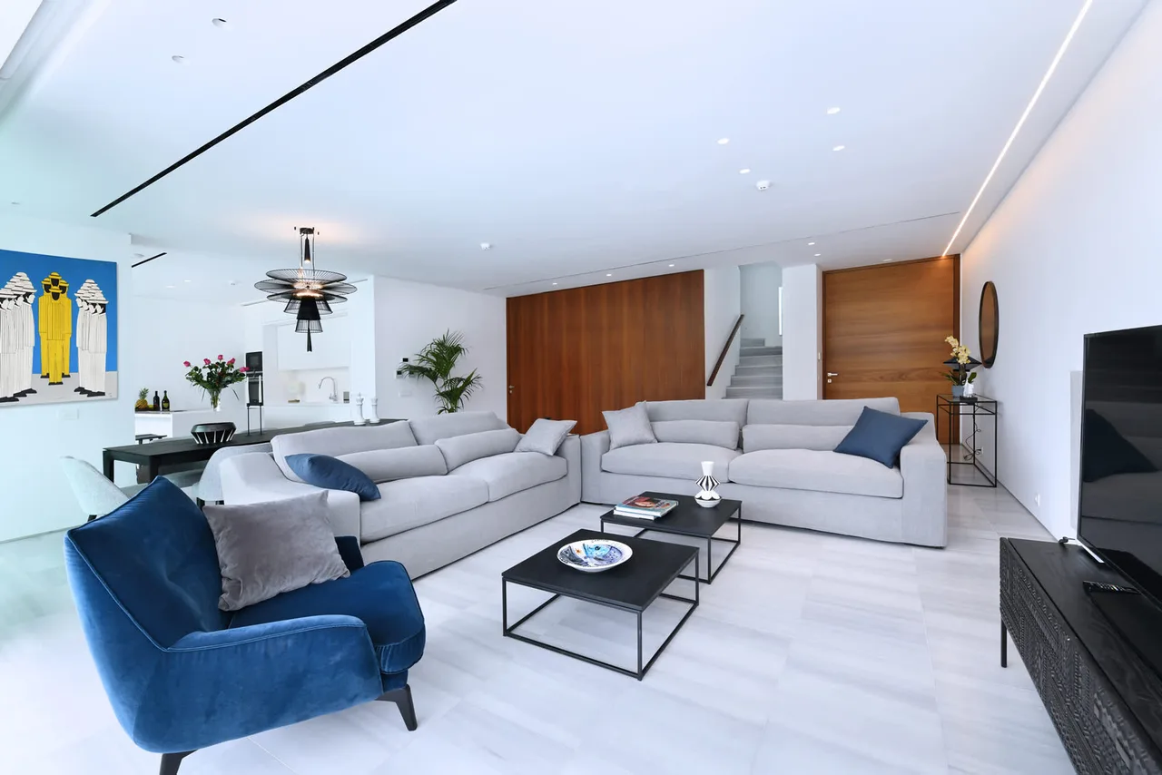 Contemporary Oceanfront Villa Stay photo 3
