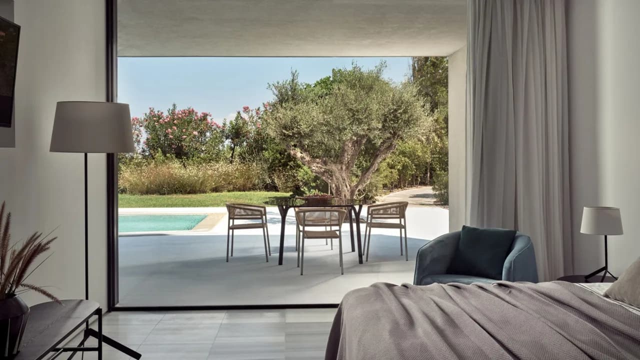 Modern Beachfront Escape with Infinity Pool photo 5