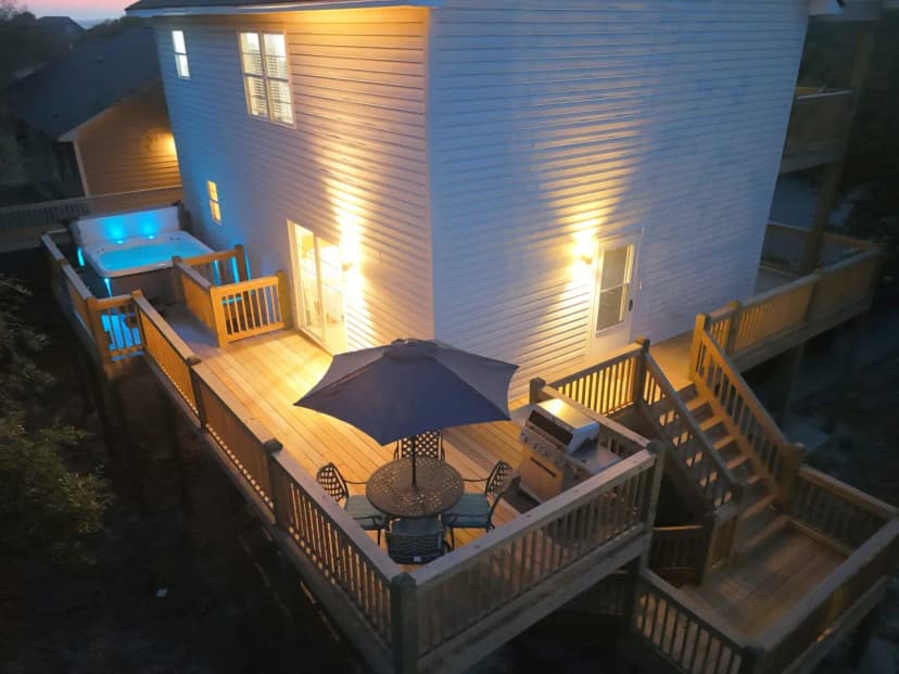 Coastal 4BR Retreat, Hot tub,  Water Views, Deck, Pet-friendly