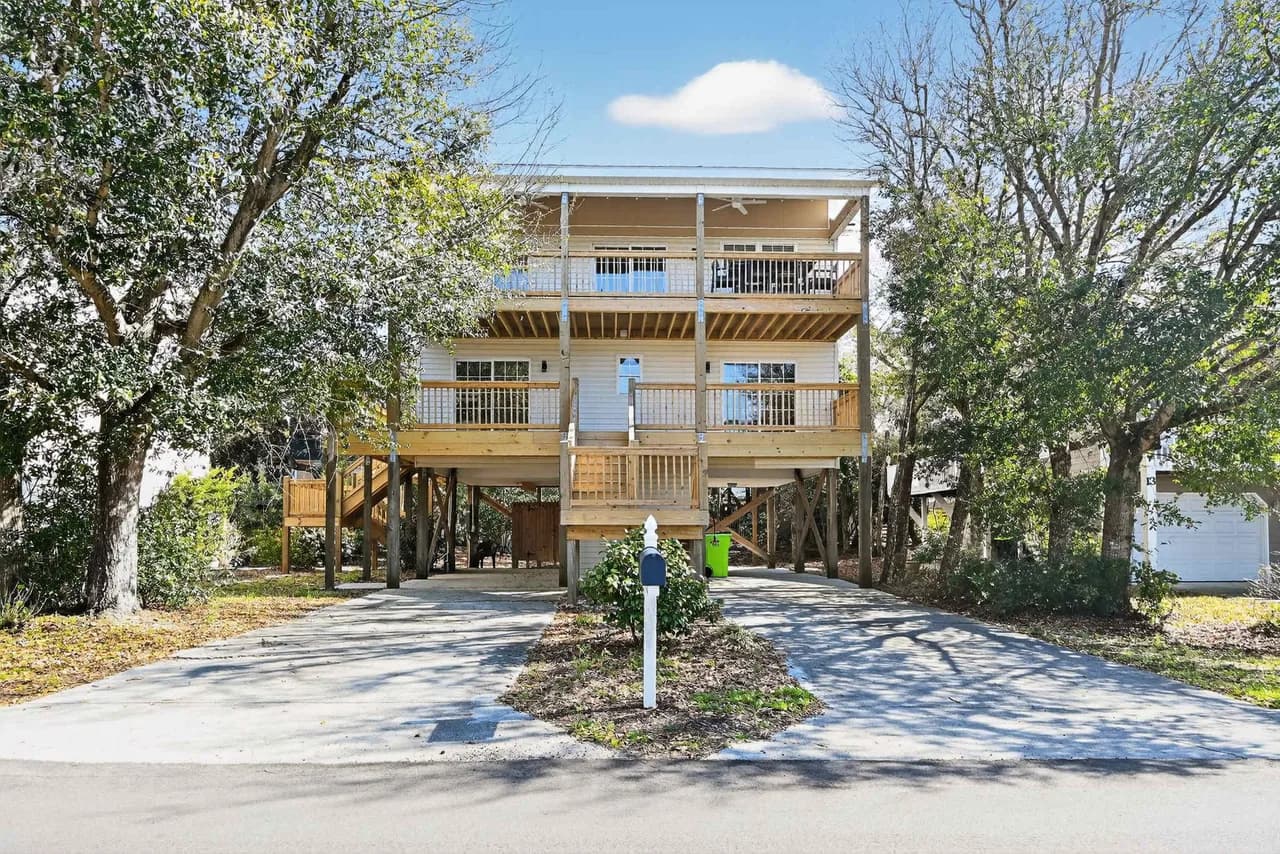 Waterfront Four Bedroom Retreat in Surf City photo 2