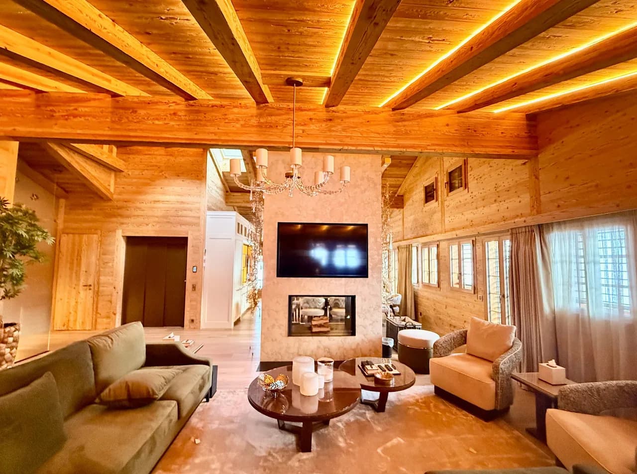 Alpine Seclusion Retreat with Mountain Views photo 2
