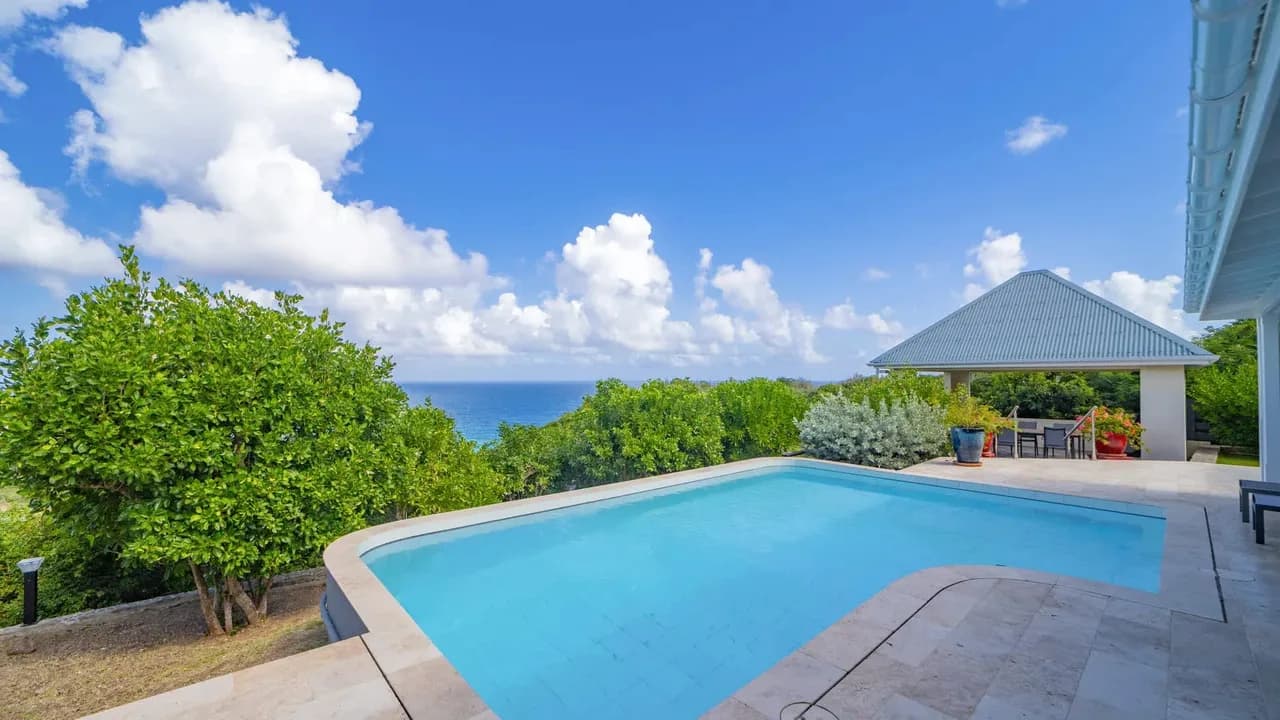 Montjean Oceanview Tropical Hideaway