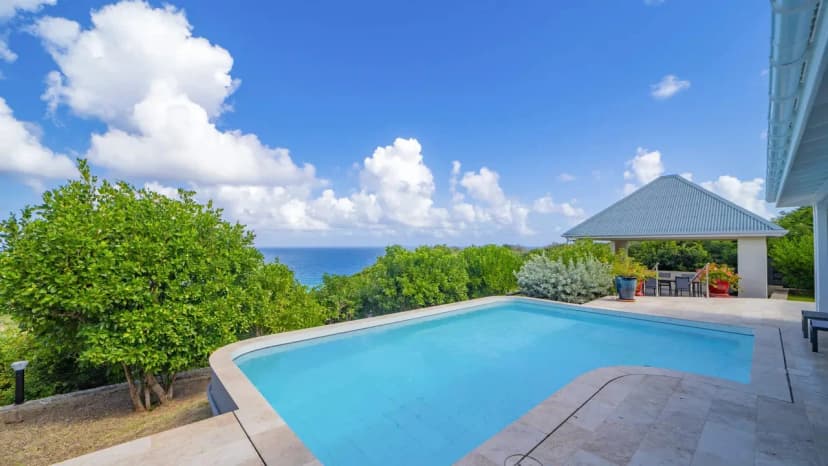 Montjean Oceanview Tropical Hideaway