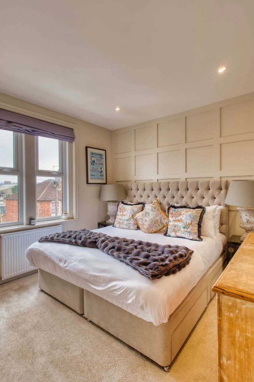 Spacious House In Guildford