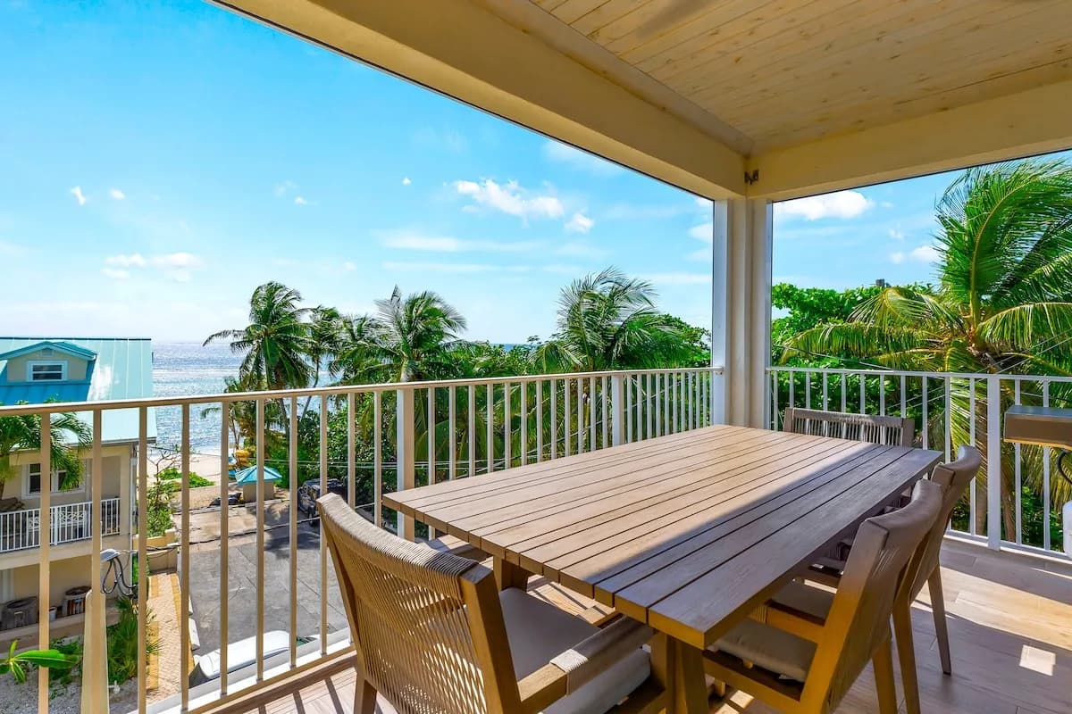 Oceanfront Three Bedroom Villa in Grand Cayman photo 3