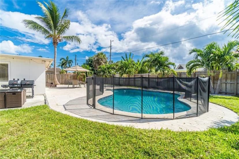 Home w/pool By Dream Vacation unit DFS