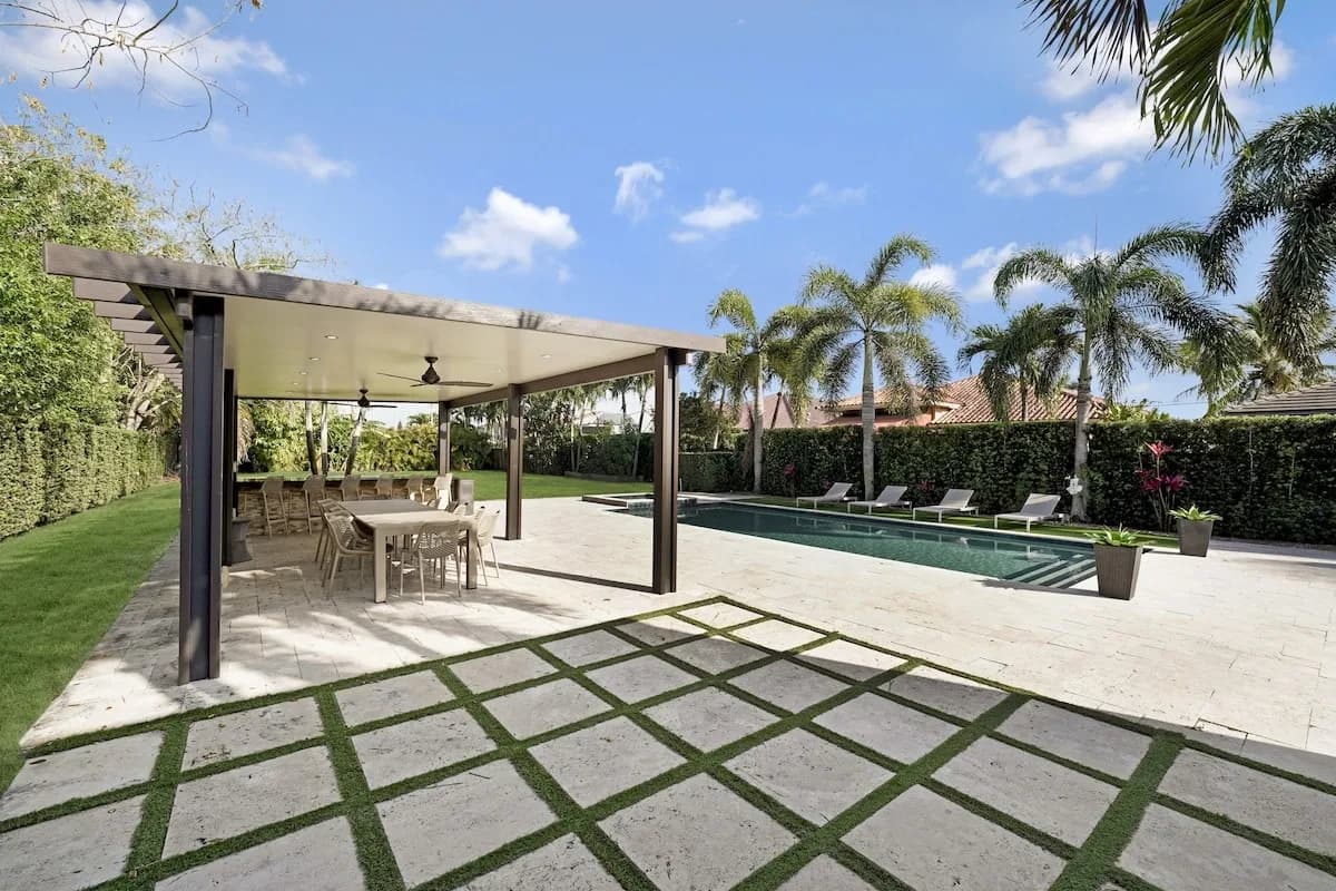 Spacious Five Bedroom Villa with Pool in Miami-Dade County photo 3