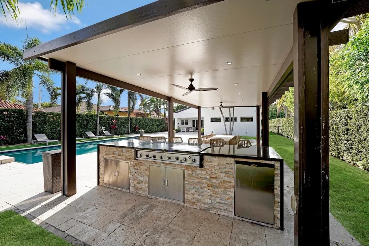 Spacious Five Bedroom Villa with Pool in Miami-Dade County photo 5