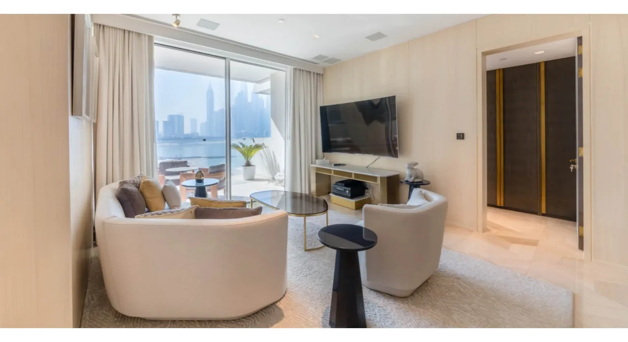 Opulent Marina View Designer Apartment photo 3