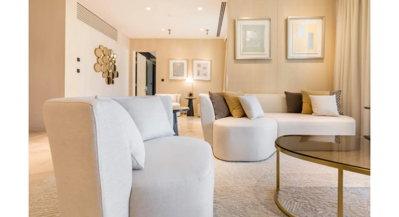 Opulent Marina View Designer Apartment photo 4