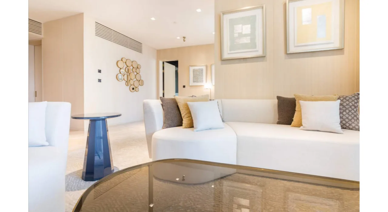 Opulent Marina View Designer Apartment photo 5