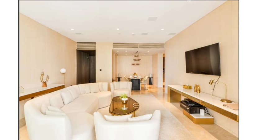 Stylish Palm Island Seafront Apartment
