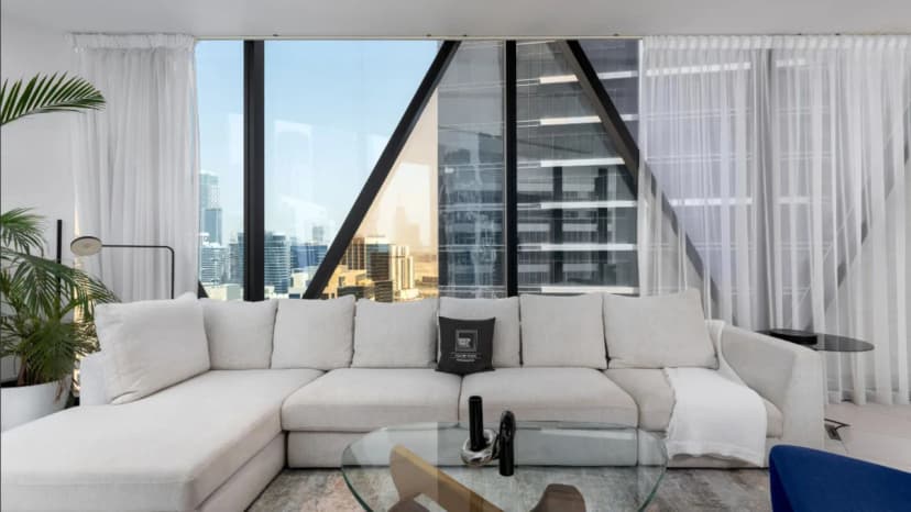 Bright Apartment With Iconic Views