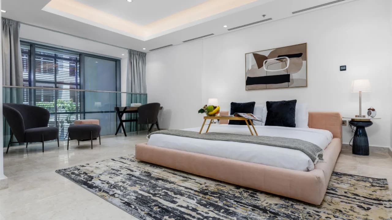 Contemporary Two-Level Urban Retreat photo 2
