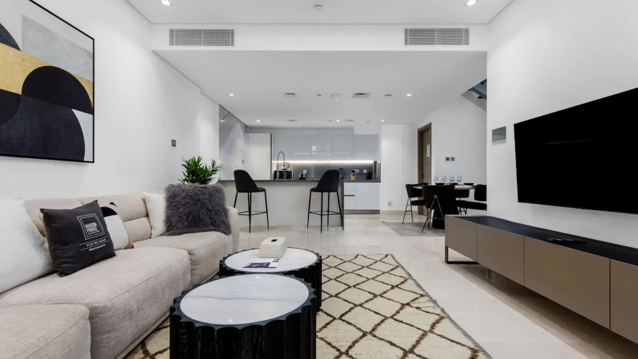 Contemporary Two-Level Urban Retreat photo 5