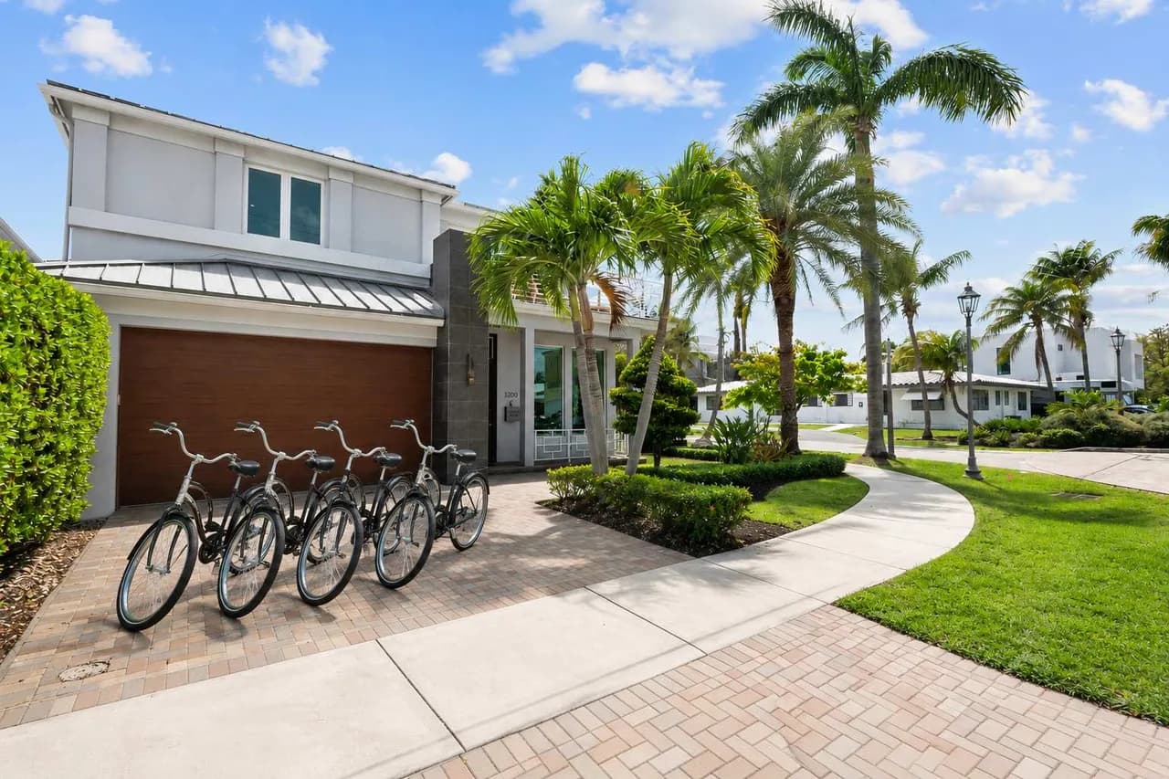 Beachside Five-Bedroom Villa in Florida photo 2