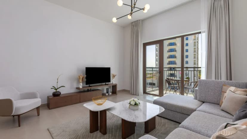 Bright Yas Island Canal View Apartment