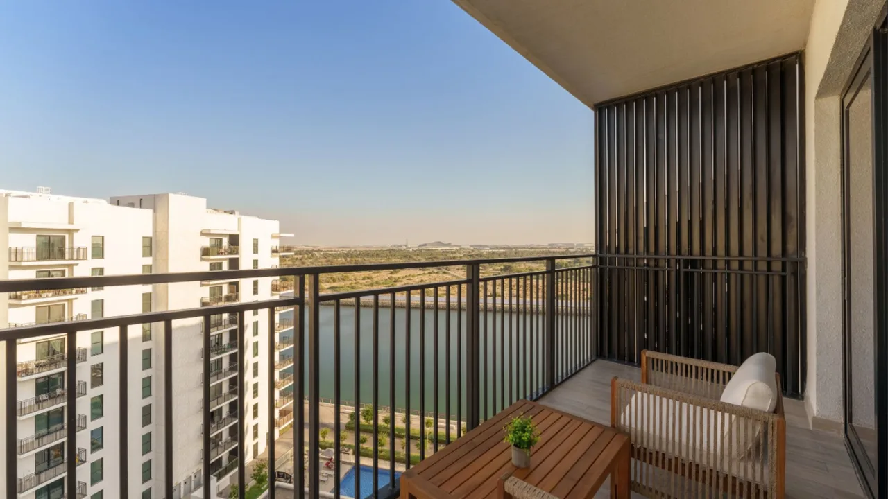 Canal-View Apartment in Abu Dhabi photo 4