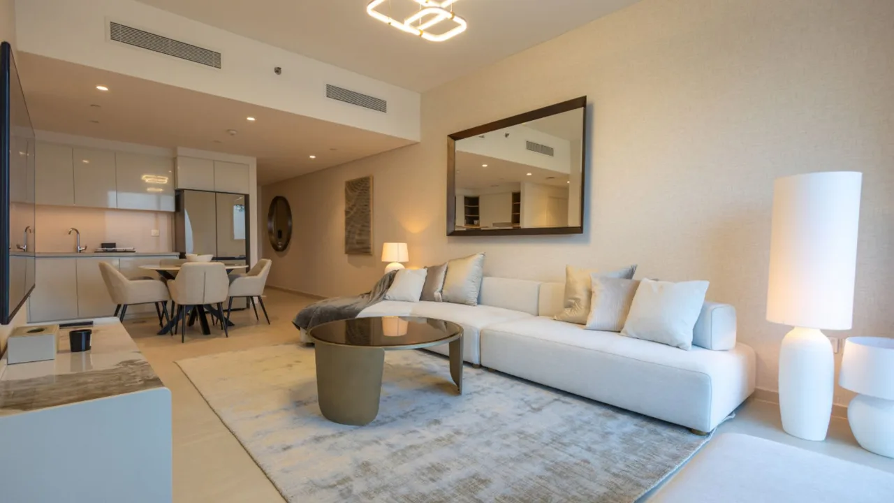 Modern Two Bedroom Downtown City Escape