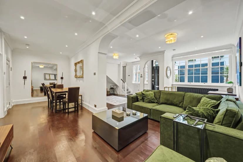Accessible Luxury Three Bedroom House in London